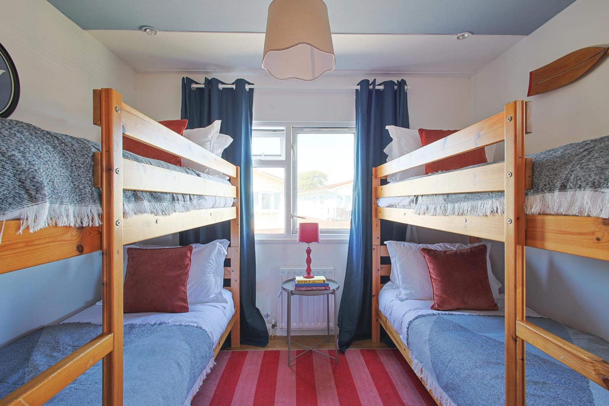 The Retreat, Waterfront & Log Burner Villa Christchurch  Bagian luar foto