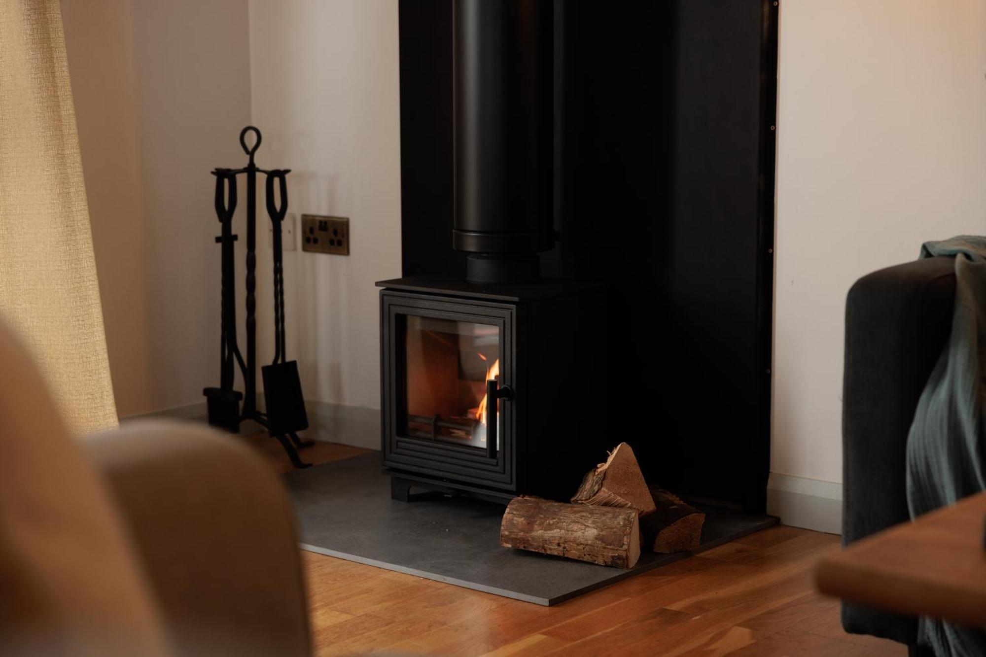 The Retreat, Waterfront & Log Burner Villa Christchurch  Bagian luar foto
