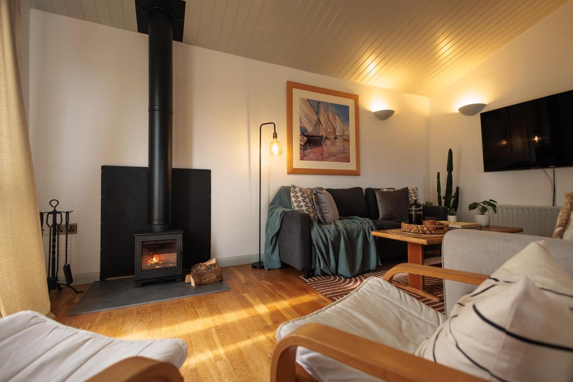 The Retreat, Waterfront & Log Burner Villa Christchurch  Bagian luar foto